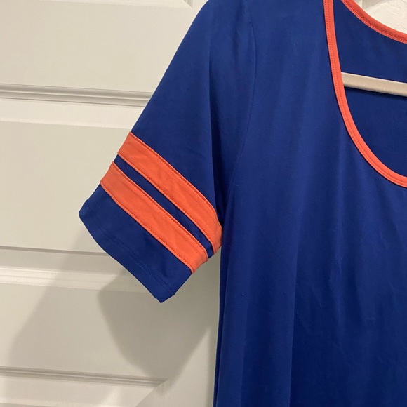 LuLaRoe Varsity stripe perfect tee - Picture 2 of 3